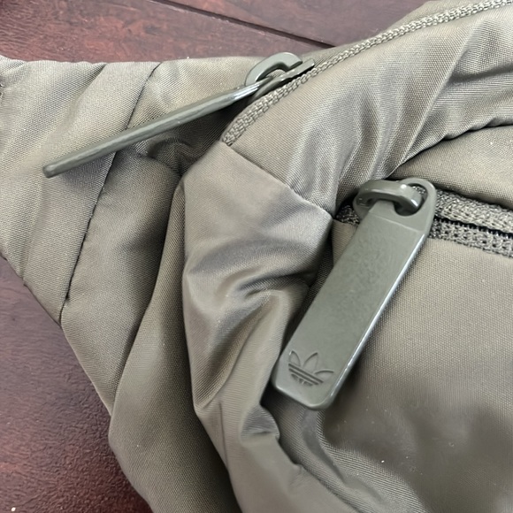 Adidas Olive Green Fanny Pack Bag - Picture 7 of 7